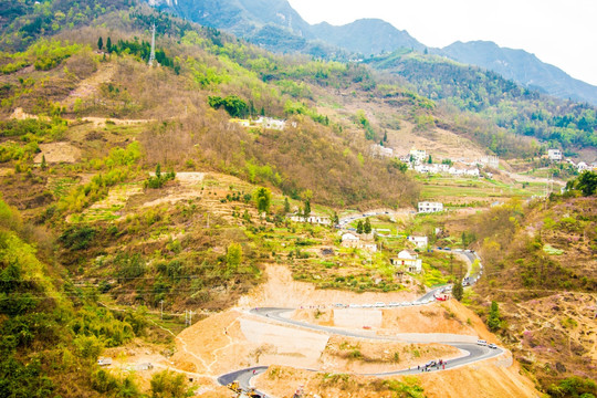 山村 山路