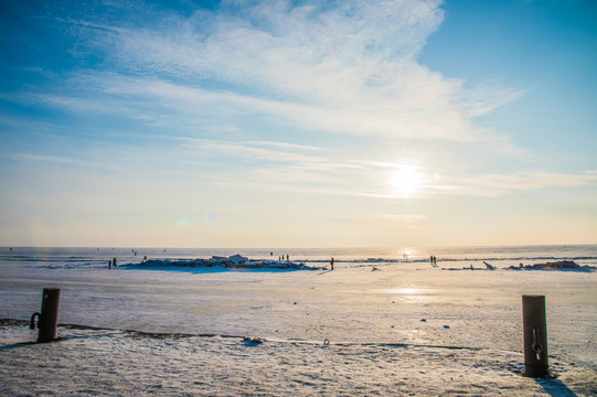 贝加尔湖夕阳蓝冰