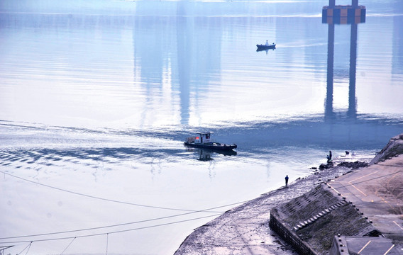 嘉陵江渔船