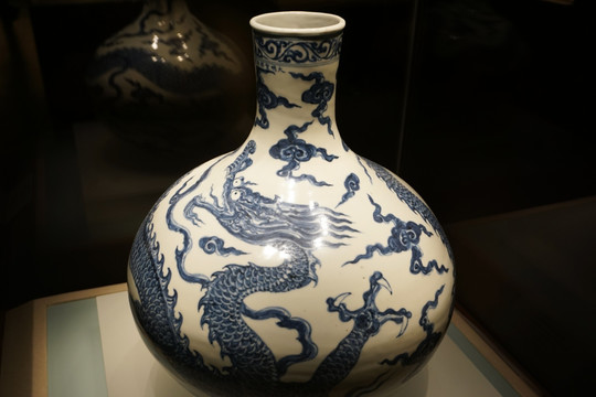 清代 青花瓷 龙纹瓶