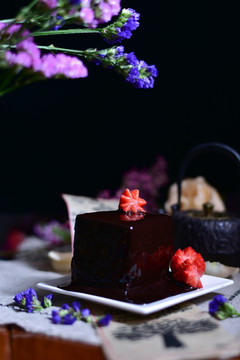 巧克力镜面装饰蛋糕
