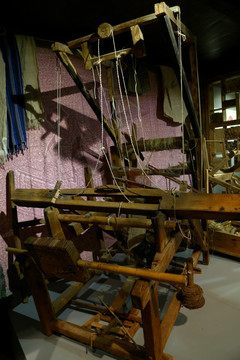 老式人工纺织机