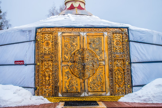 蒙古包雕刻木门