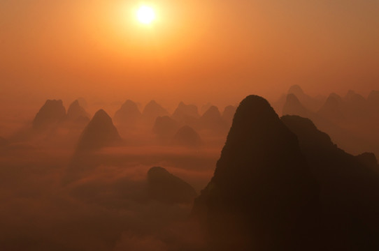 广西桂林阳朔风光日出