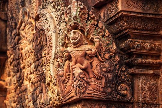 柬埔寨女王宫狮子石刻