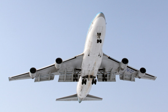 波音747大型飞机降落