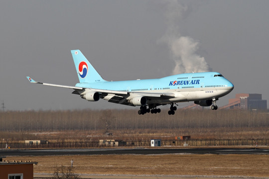 大韩航空波音747飞机降落