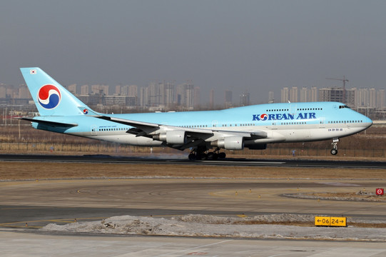 大韩航空波音747飞机降落