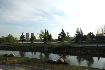 城市湖景