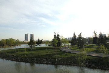 城市湖景