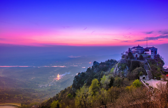 夕照木兰山