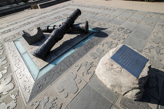 元大都遗址公园 雕塑 铜墙铁壁