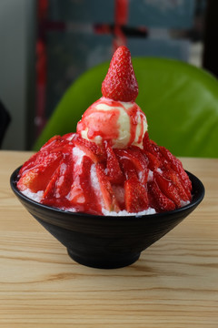 草莓雪冰