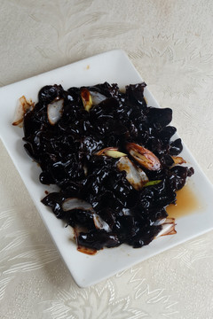 大葱炒木耳