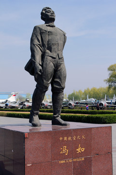 冯如雕像