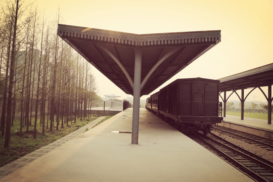 老式火车站台