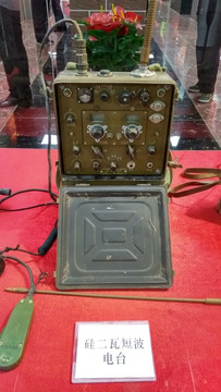 硅二瓦短波电台，抗战时期通讯