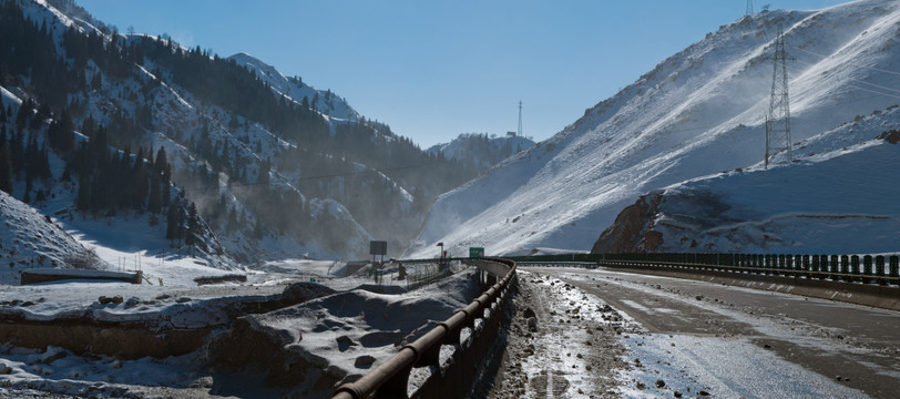 风雪天山路