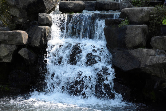 瀑布流水