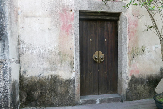 古代破旧门
