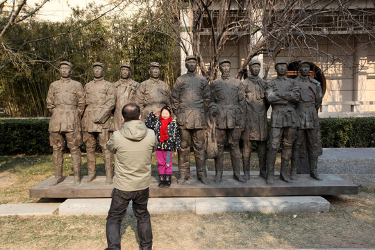 雕塑 艺术 红星照耀中国 拍照