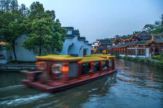 江南水乡古镇南京秦淮河水巷夜景