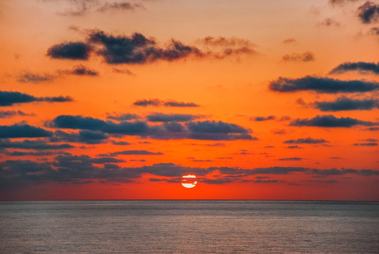 海上日出