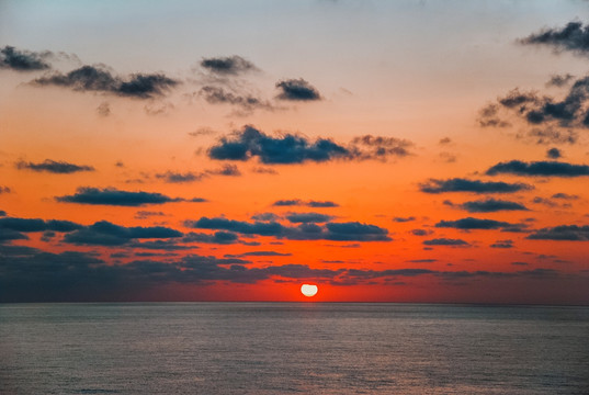 海上日出