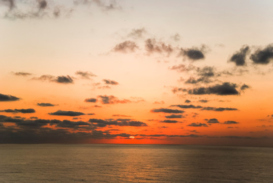 海上日出