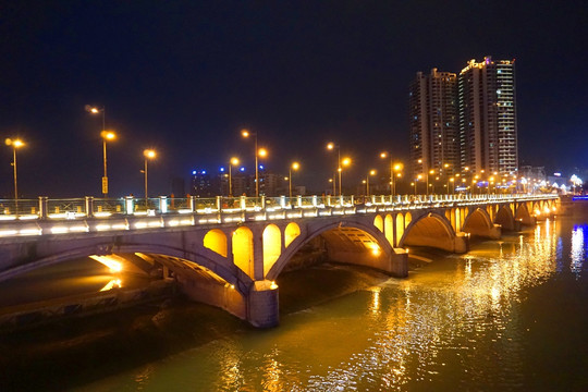 德阳旌湖夜景 德阳凯江大桥