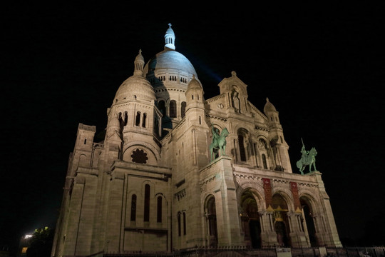 巴黎圣心大教堂夜景