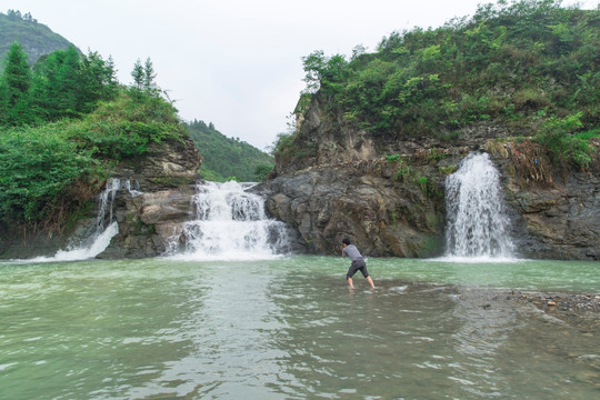 瀑布河水素材