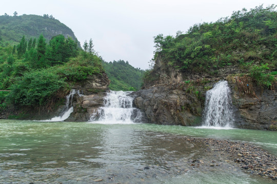 思旸盘街瀑布