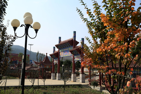 文化广场秋天大门