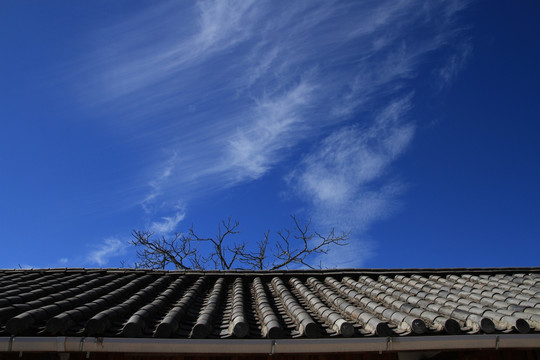 屋檐与蓝天