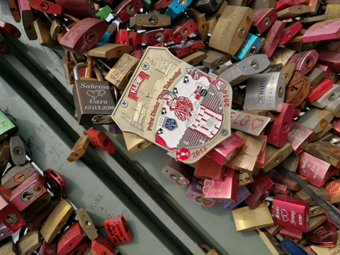 霍亨索伦大桥上的爱情锁