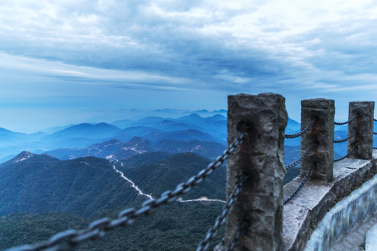 广东第一峰石坑崆远眺绵延群山