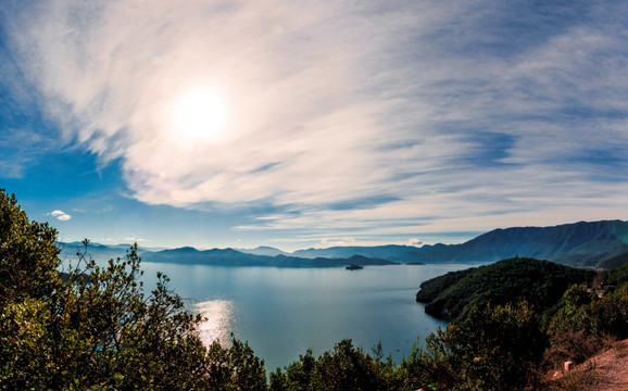 云南风光泸沽湖全景