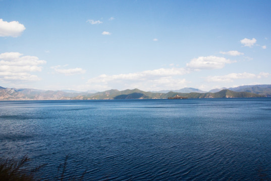 湖水微波 湛蓝湖水 泸沽湖