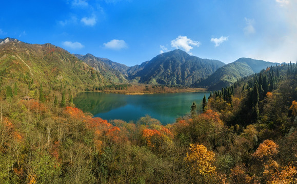 都江堰龙池秋色全景图