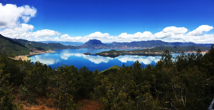 泸沽湖全景