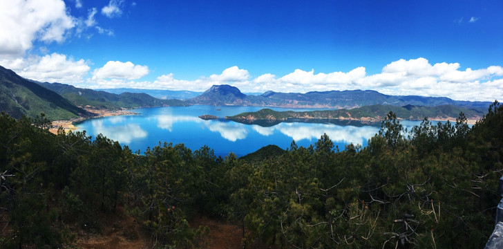 泸沽湖全景