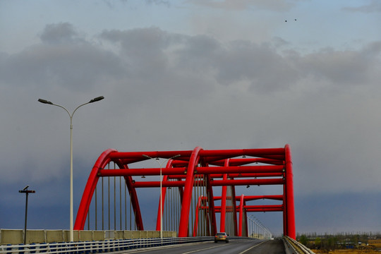 红色的桥