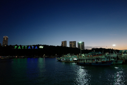 芭提雅 夜景 海边 港口 泰国