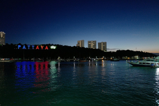 芭提雅 夜景 海边 港口 泰国