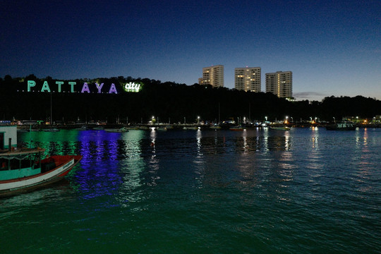 芭提雅 夜景 海边 港口 泰国