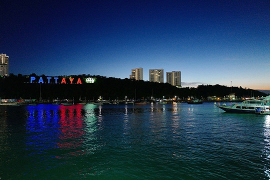 芭提雅 夜景 海边 港口 泰国