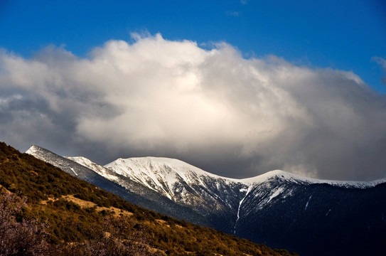 云上雪山