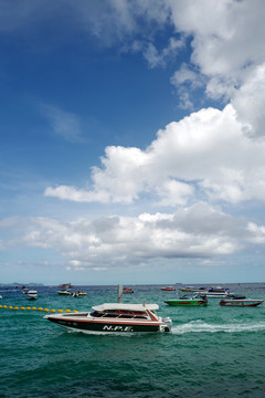 芭提雅 金沙岛 海边 蓝天 白