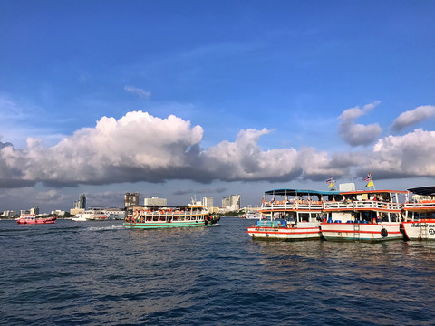 芭提雅 金沙岛 海边 蓝天 白